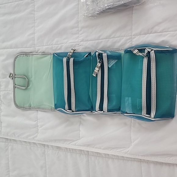 Hanging travel organizer bag - Picture 2 of 9